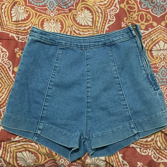 H&M Pants - 🌻H&M denim shorts🌻
